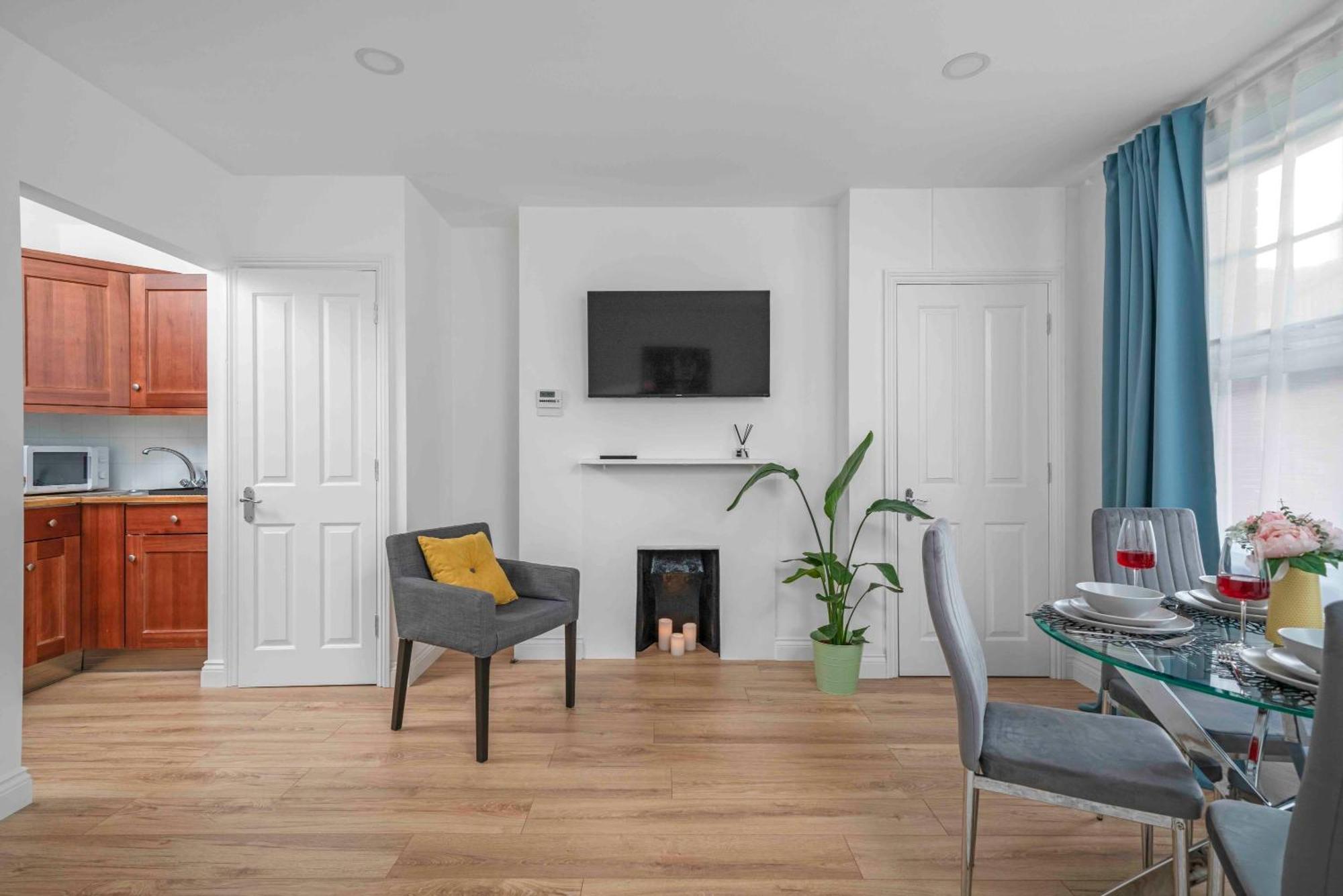 Brick Lane, - Lovely One Bedroom Лондон